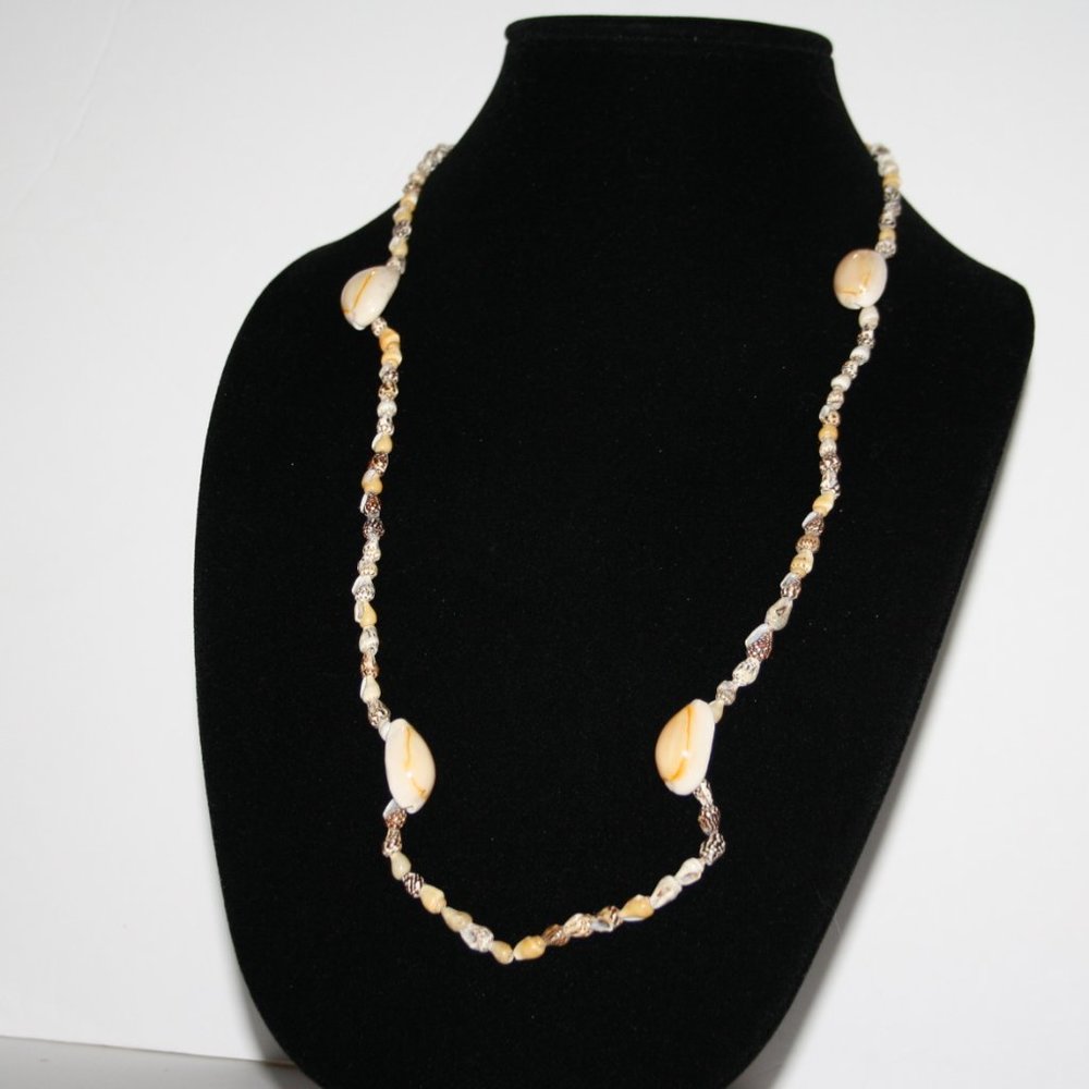 🐚 Long Vintage Shell Necklace · 32”